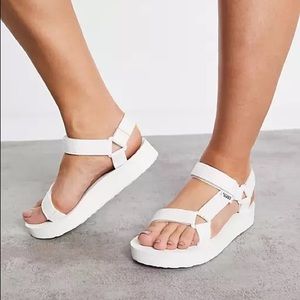 Teva White Midform Sandals 9